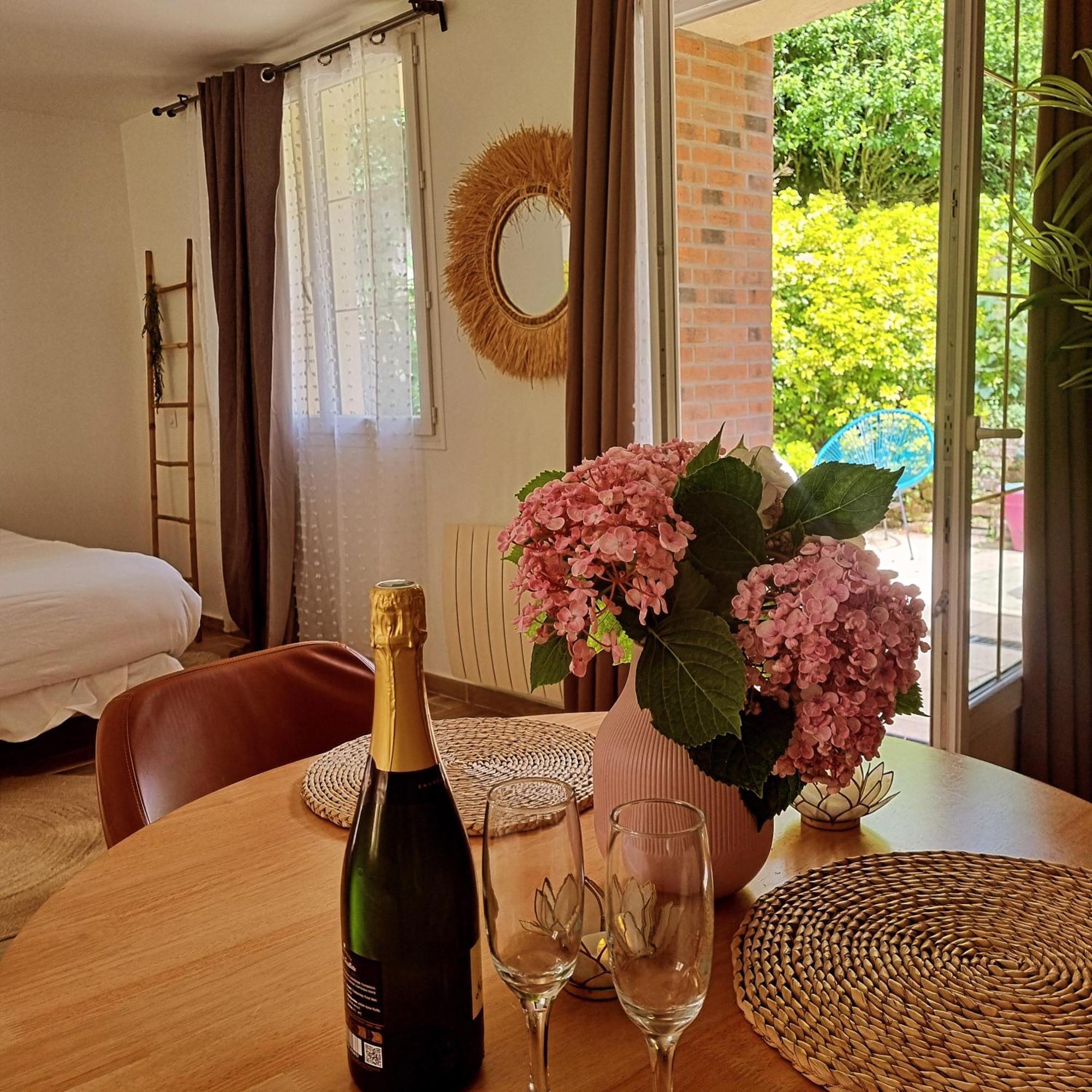 Saint-Prix  Suite De Charme Avec Jacuzzi Et Jardin Privatif Paris Au Calme מראה חיצוני תמונה